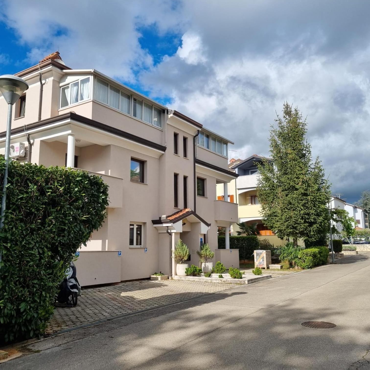 Apartments Krizine Umag Exterior photo